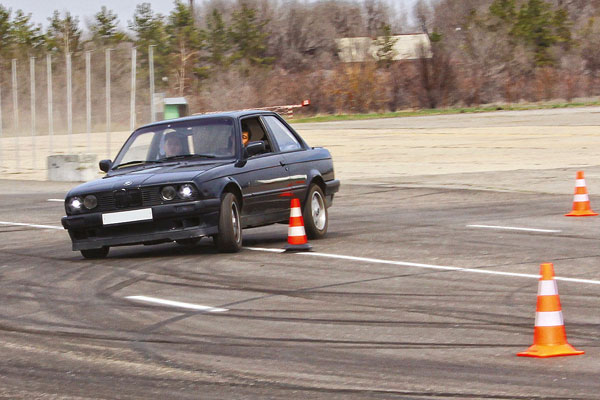 дрифт на bmw 325 устькаман дрифт на bmw 325 устькаман
